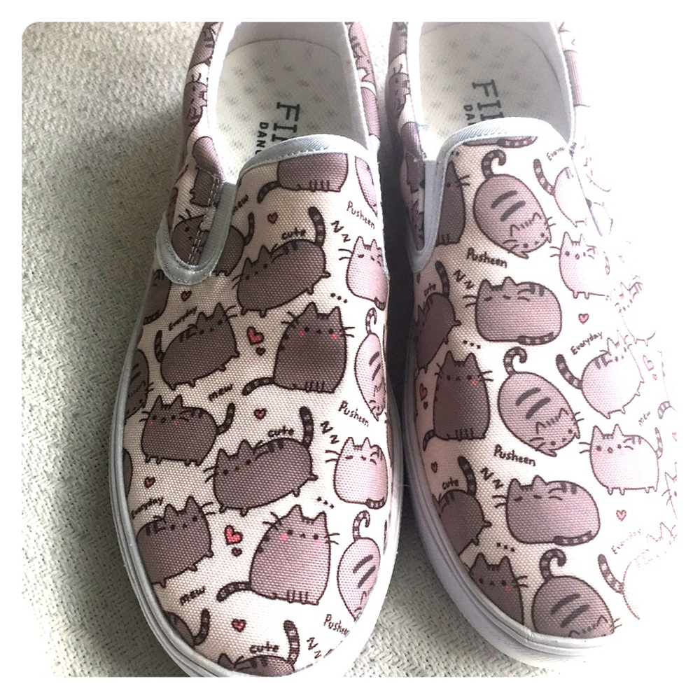 NWOT Pusheen shoes